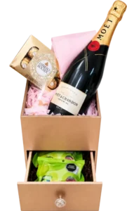 Alhajero Moet de DILSA, regalo ejecutivo en Gómez Palacio: champagne Moët Chandon, Ferrero Rocher y gomitas