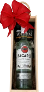 Caja Bacardí de DILSA, regalo ejecutivo en La Laguna: caja de madera con ron Bacardí blanco y carne seca