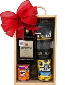 Caja Disaronno de DILSA, regalo ejecutivo en La Laguna: amaretto Disaronno, carne seca, Pringles y aceitunas