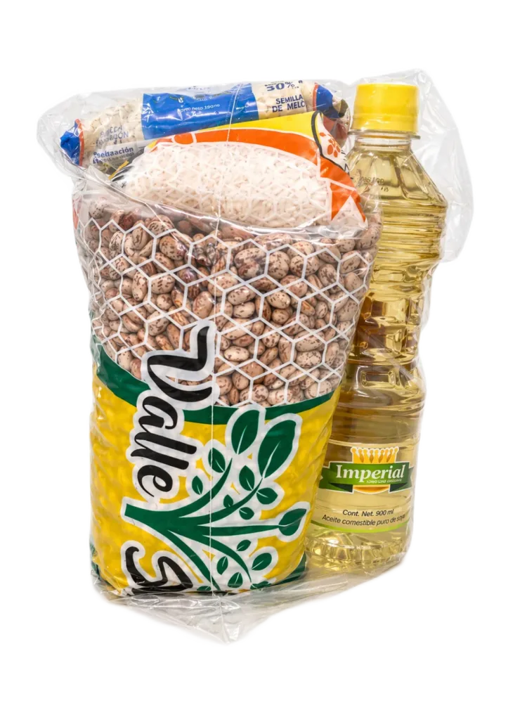Despensa No. 1 de DILSA para empresas en La Laguna, de frente: frijol, arroz y aceite en bolsa de plástico
